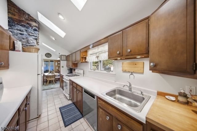 25 Cottage Ave, Frankford Twp., NJ 07860