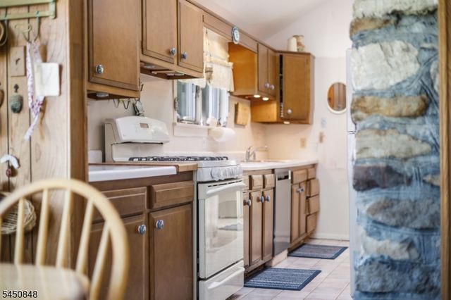 25 Cottage Ave, Frankford Twp., NJ 07860