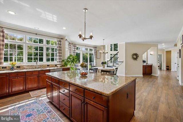 11133 OAKTON RD, Oakton, VA 22124