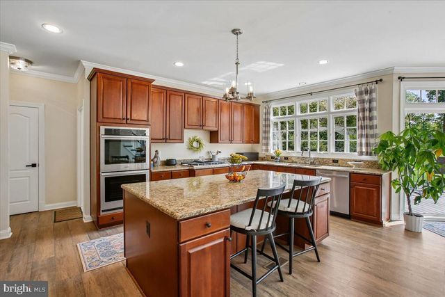 11133 OAKTON RD, Oakton, VA 22124