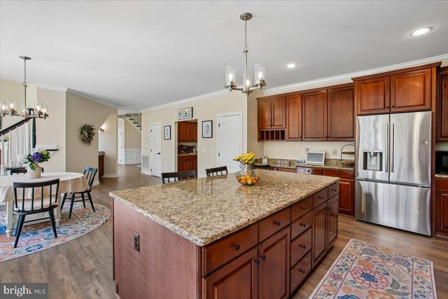 11133 OAKTON RD, Oakton, VA 22124