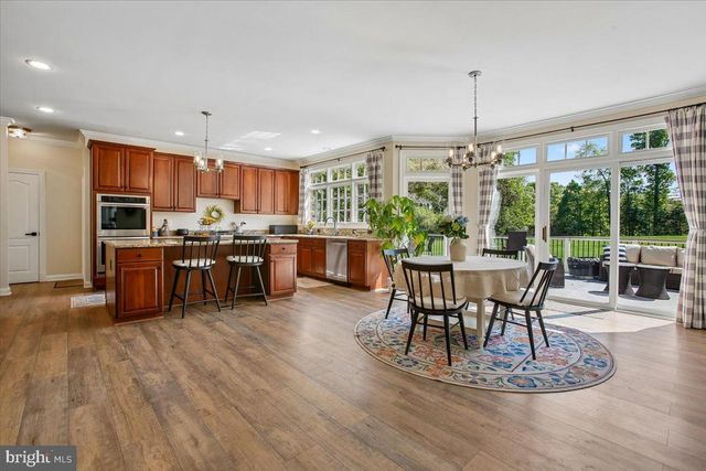 11133 OAKTON RD, Oakton, VA 22124