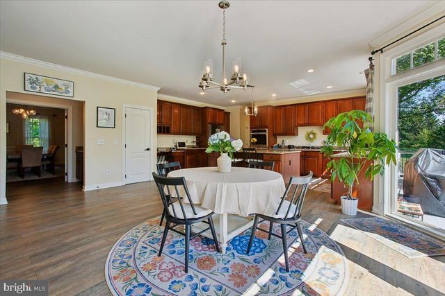 11133 OAKTON RD, Oakton, VA 22124