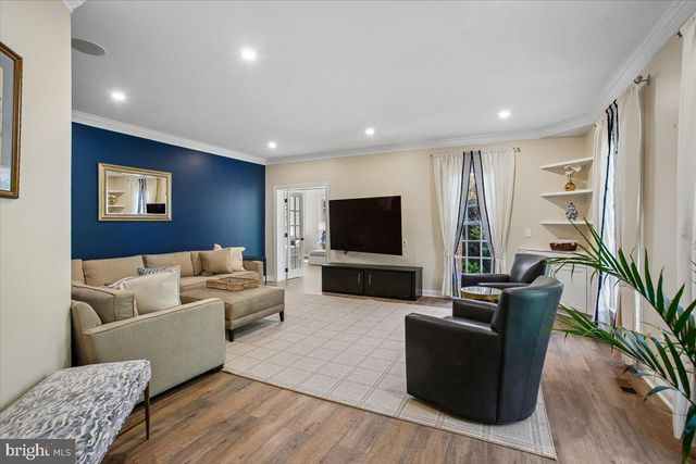 11133 OAKTON RD, Oakton, VA 22124