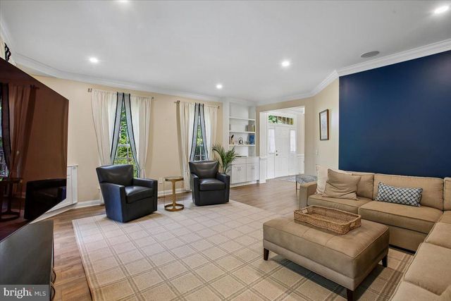 11133 OAKTON RD, Oakton, VA 22124