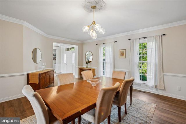 11133 OAKTON RD, Oakton, VA 22124