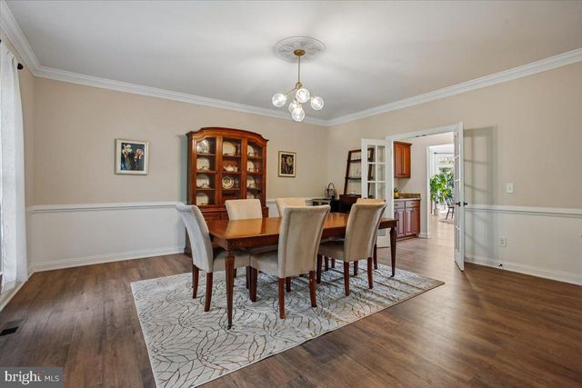 11133 OAKTON RD, Oakton, VA 22124