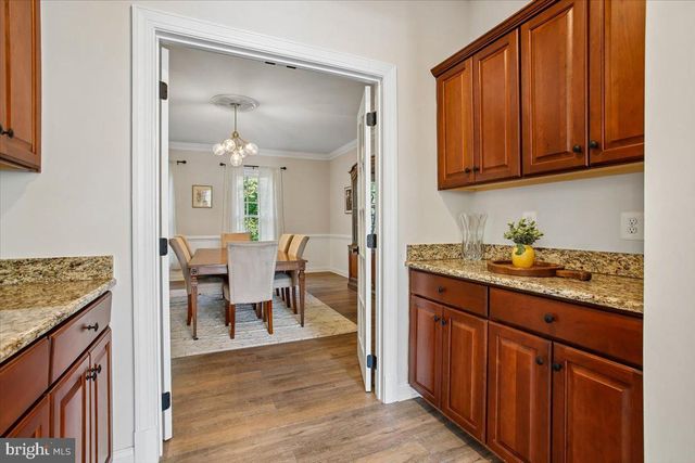11133 OAKTON RD, Oakton, VA 22124