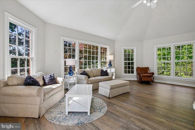 11133 OAKTON RD, Oakton, VA 22124