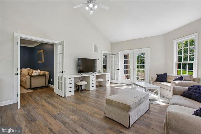 11133 OAKTON RD, Oakton, VA 22124