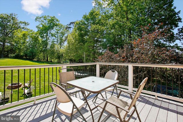 11133 OAKTON RD, Oakton, VA 22124