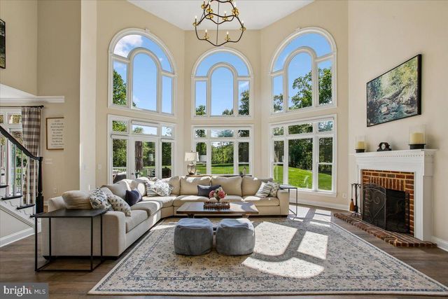 11133 OAKTON RD, Oakton, VA 22124