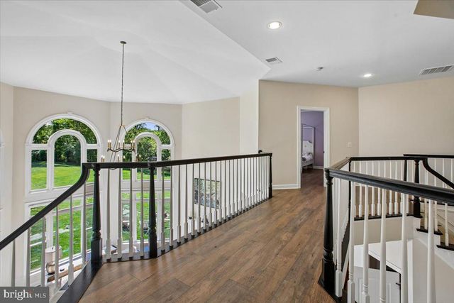 11133 OAKTON RD, Oakton, VA 22124
