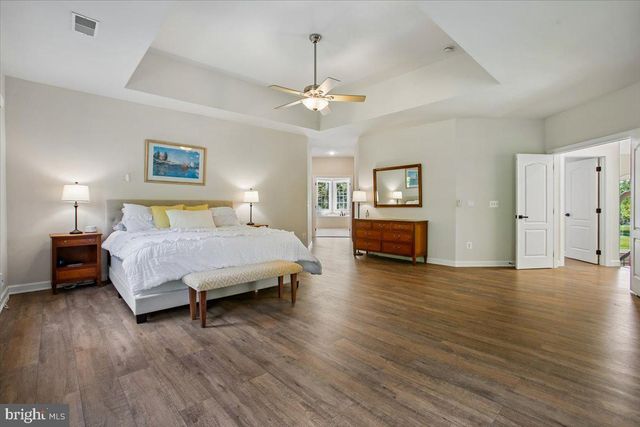 11133 OAKTON RD, Oakton, VA 22124