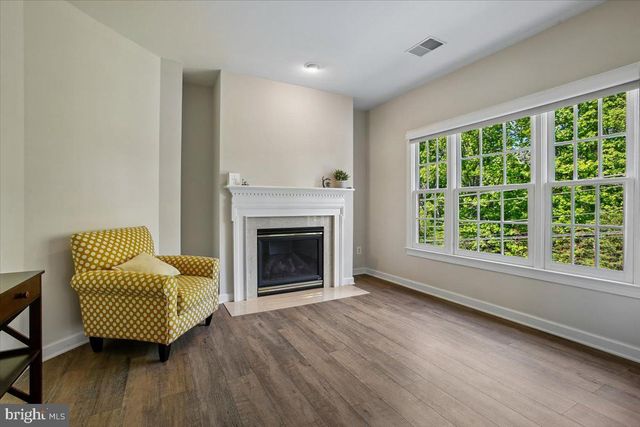 11133 OAKTON RD, Oakton, VA 22124