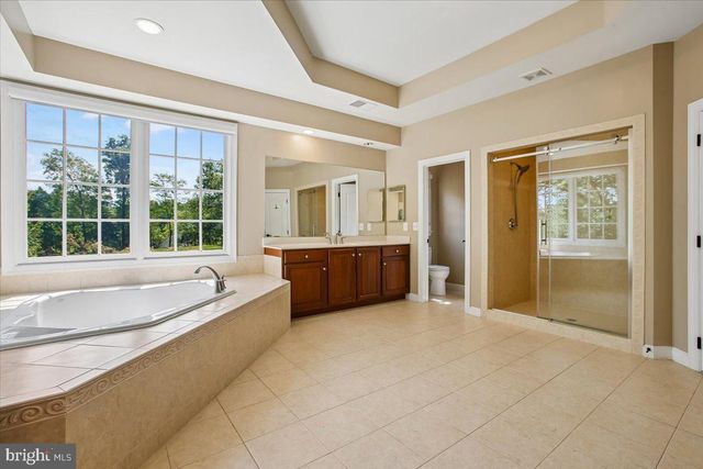11133 OAKTON RD, Oakton, VA 22124