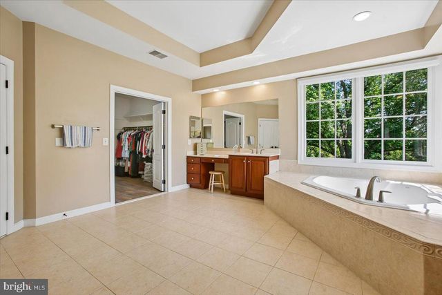 11133 OAKTON RD, Oakton, VA 22124