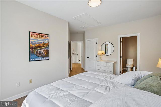 11133 OAKTON RD, Oakton, VA 22124