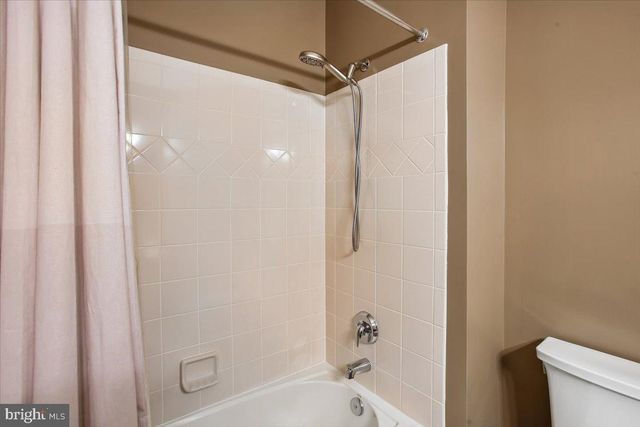 11133 OAKTON RD, Oakton, VA 22124