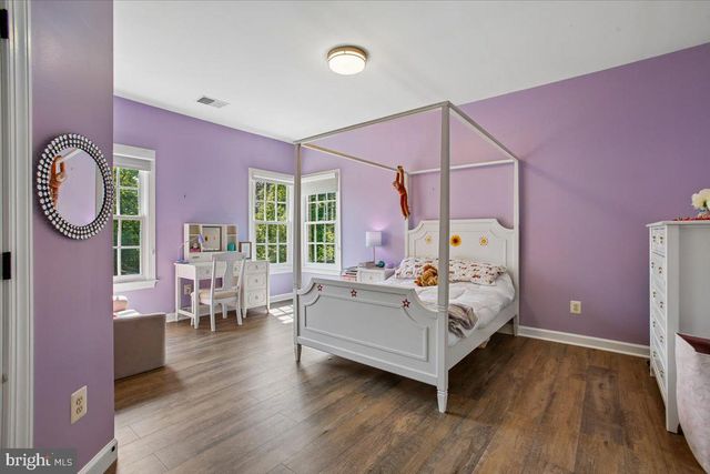 11133 OAKTON RD, Oakton, VA 22124