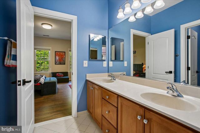 11133 OAKTON RD, Oakton, VA 22124