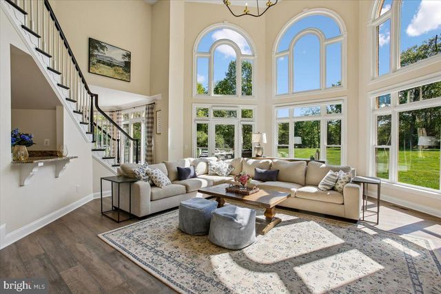 11133 OAKTON RD, Oakton, VA 22124