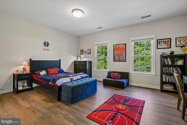 11133 OAKTON RD, Oakton, VA 22124