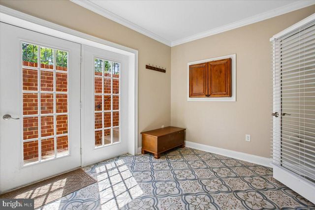 11133 OAKTON RD, Oakton, VA 22124