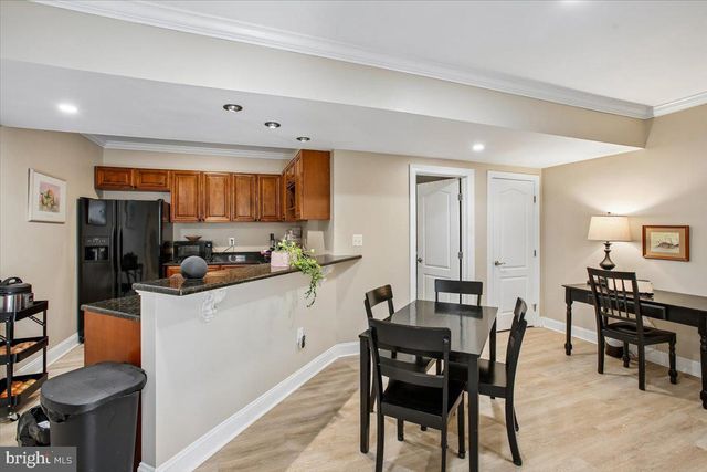 11133 OAKTON RD, Oakton, VA 22124