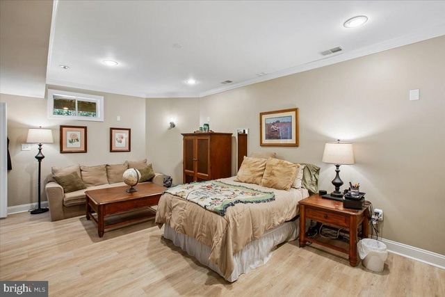 11133 OAKTON RD, Oakton, VA 22124