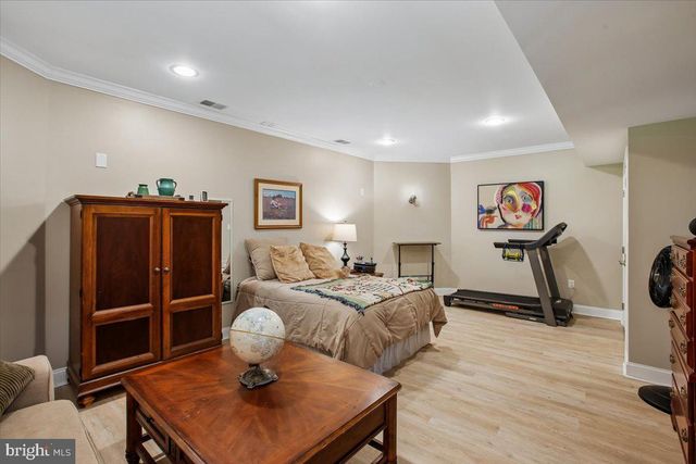 11133 OAKTON RD, Oakton, VA 22124