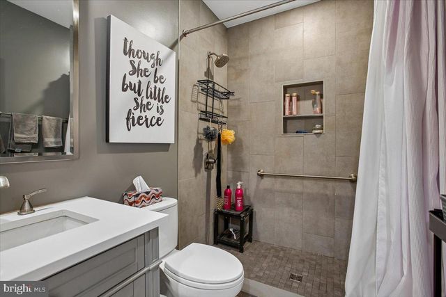 11133 OAKTON RD, Oakton, VA 22124