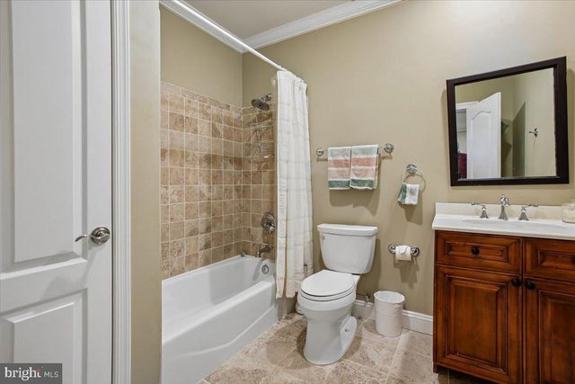 11133 OAKTON RD, Oakton, VA 22124