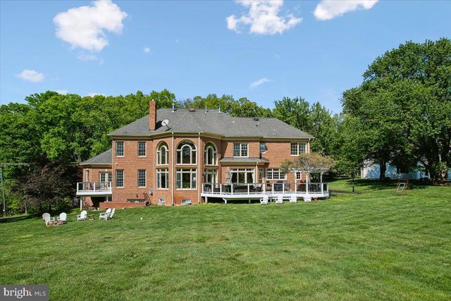 11133 OAKTON RD, Oakton, VA 22124