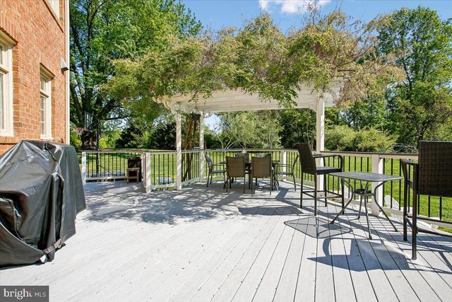 11133 OAKTON RD, Oakton, VA 22124