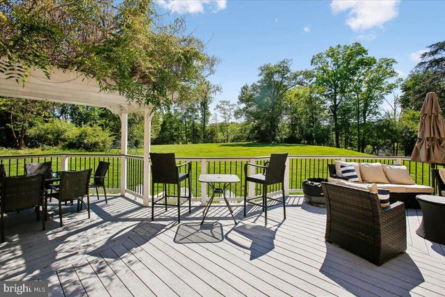11133 OAKTON RD, Oakton, VA 22124