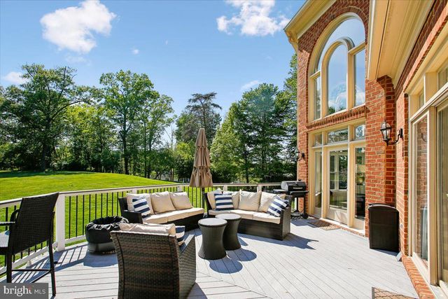 11133 OAKTON RD, Oakton, VA 22124