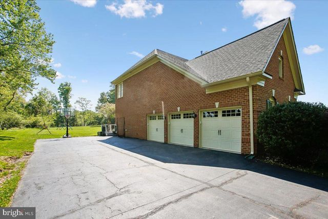 11133 OAKTON RD, Oakton, VA 22124