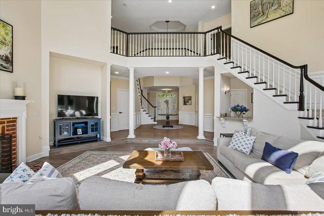 11133 OAKTON RD, Oakton, VA 22124