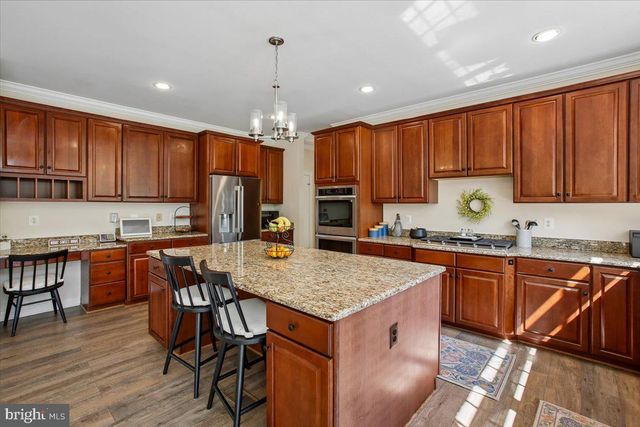 11133 OAKTON RD, Oakton, VA 22124