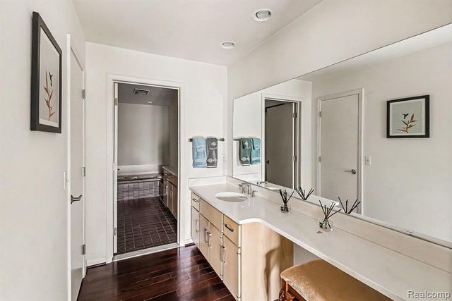 1930 Pine Ridge Court, Bloomfield Hills, MI 48302