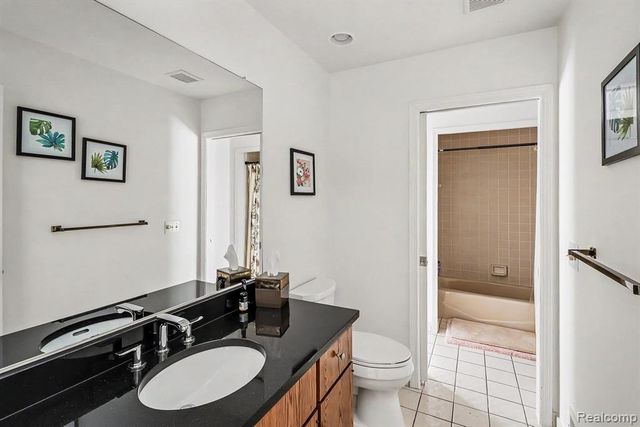 1930 Pine Ridge Court, Bloomfield Hills, MI 48302