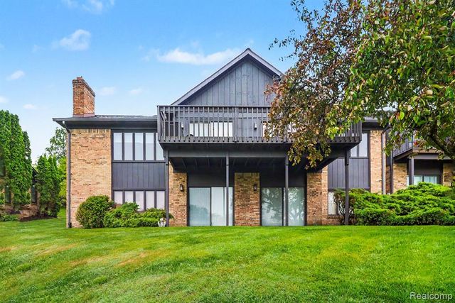 1930 Pine Ridge Court, Bloomfield Hills, MI 48302