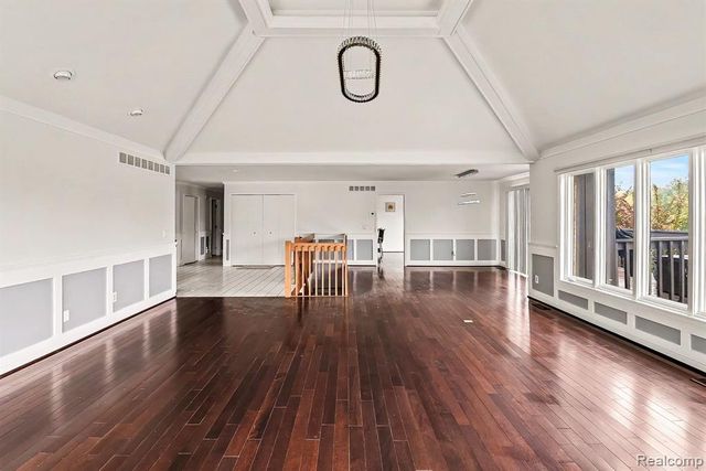 1930 Pine Ridge Court, Bloomfield Hills, MI 48302