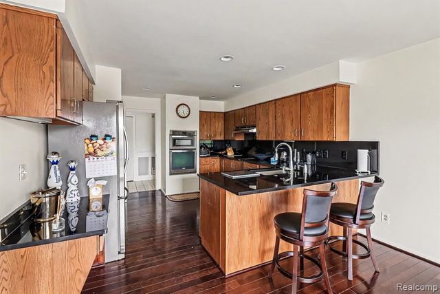 1930 Pine Ridge Court, Bloomfield Hills, MI 48302