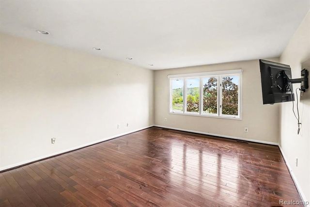 1930 Pine Ridge Court, Bloomfield Hills, MI 48302