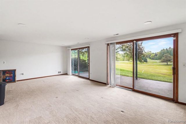 1930 Pine Ridge Court, Bloomfield Hills, MI 48302