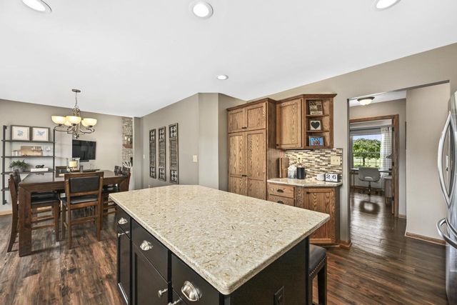 S89W31671 Cooper PARKWAY, Mukwonago, WI 53149