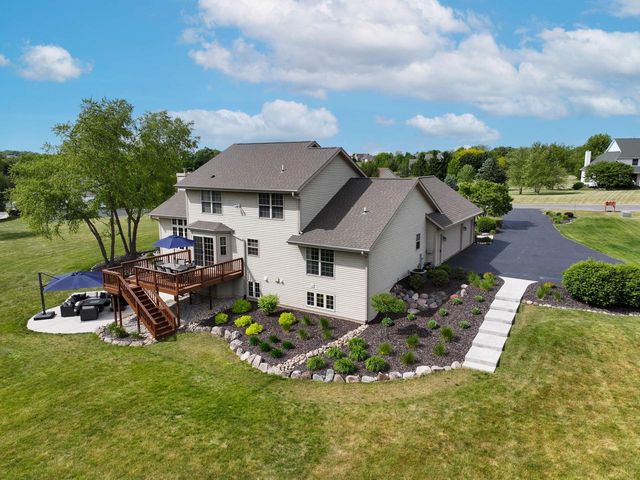 S89W31671 Cooper PARKWAY, Mukwonago, WI 53149