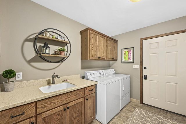 S89W31671 Cooper PARKWAY, Mukwonago, WI 53149
